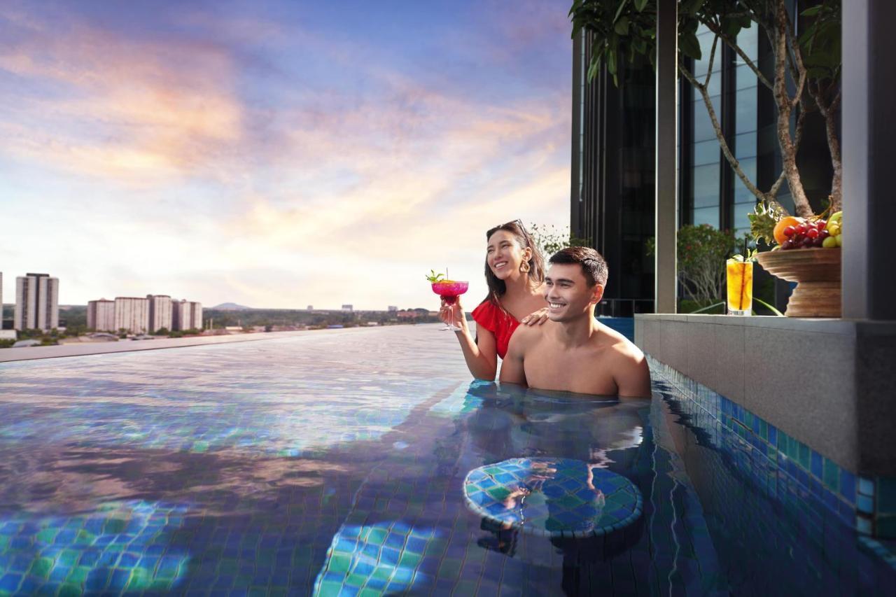 Doubletree By Hilton Shah Alam I-City Buitenkant foto Infinity Pool