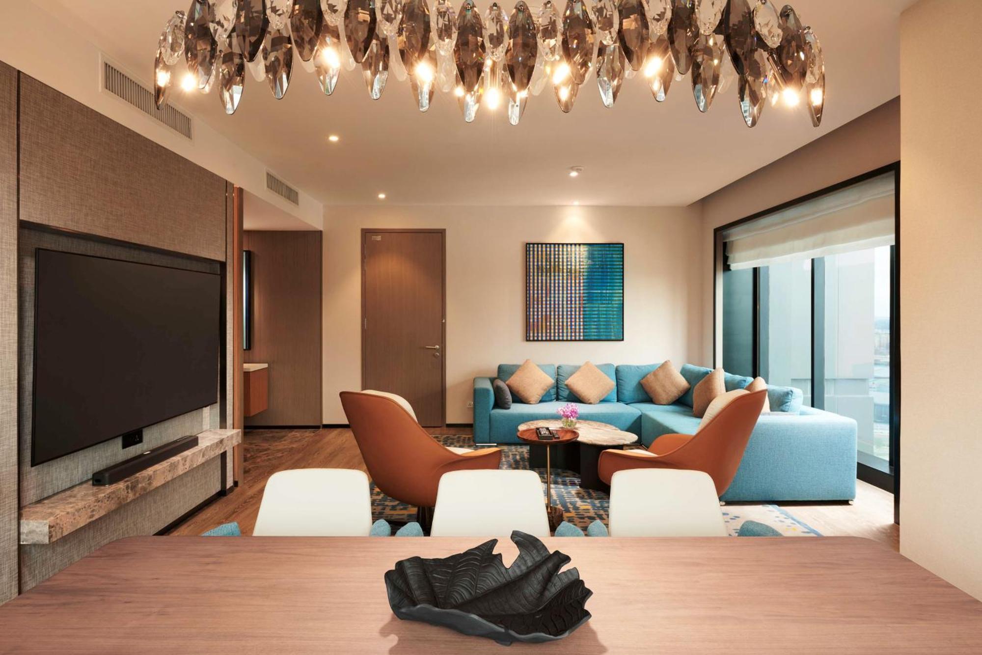 Doubletree By Hilton Shah Alam I-City Buitenkant foto A living room at the hotel