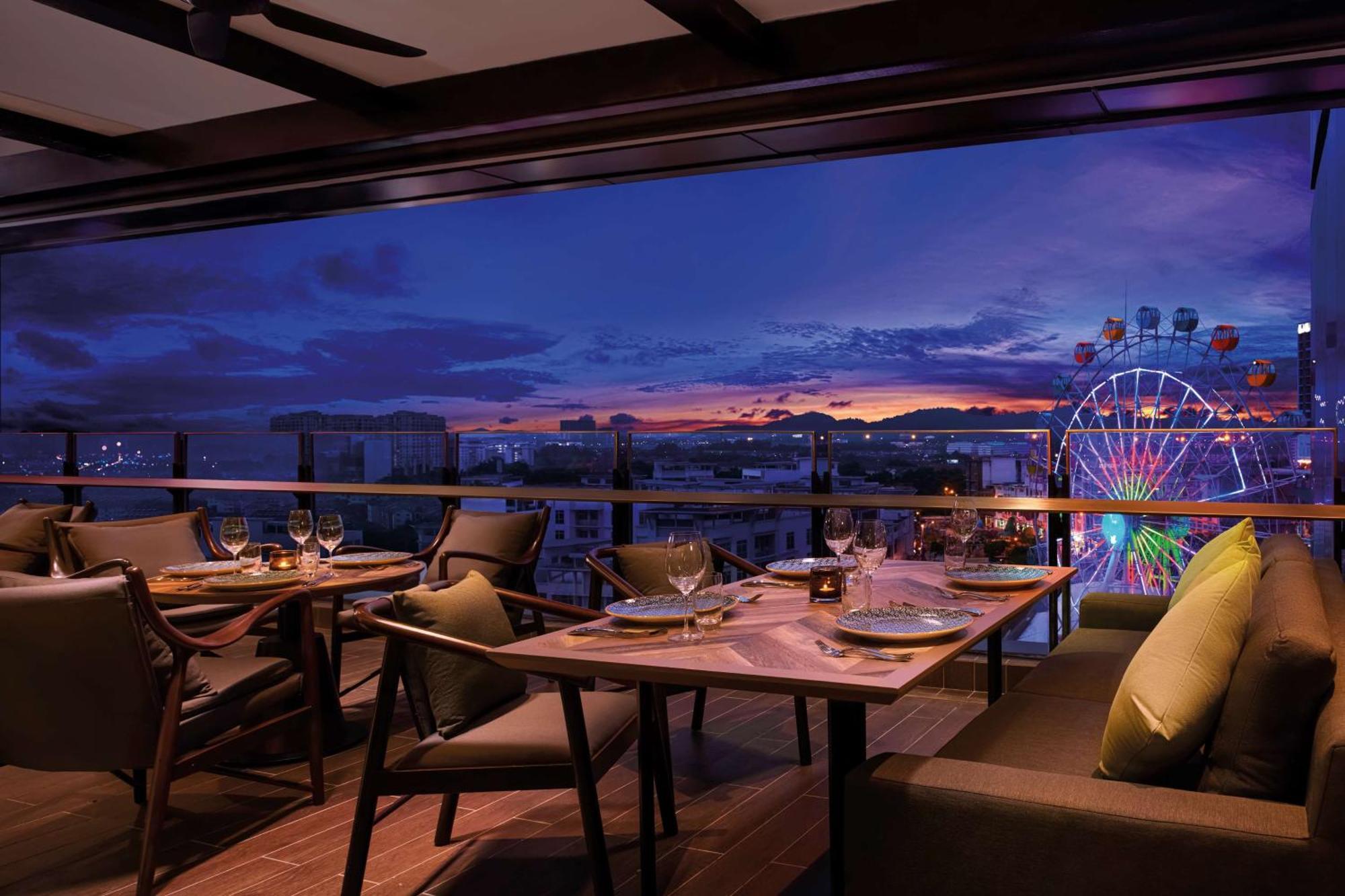 Doubletree By Hilton Shah Alam I-City Buitenkant foto View from the rooftop bar