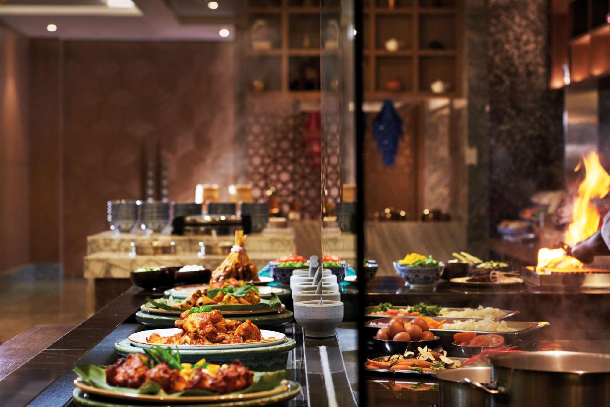 Doubletree By Hilton Shah Alam I-City Buitenkant foto A buffet at a restaurant