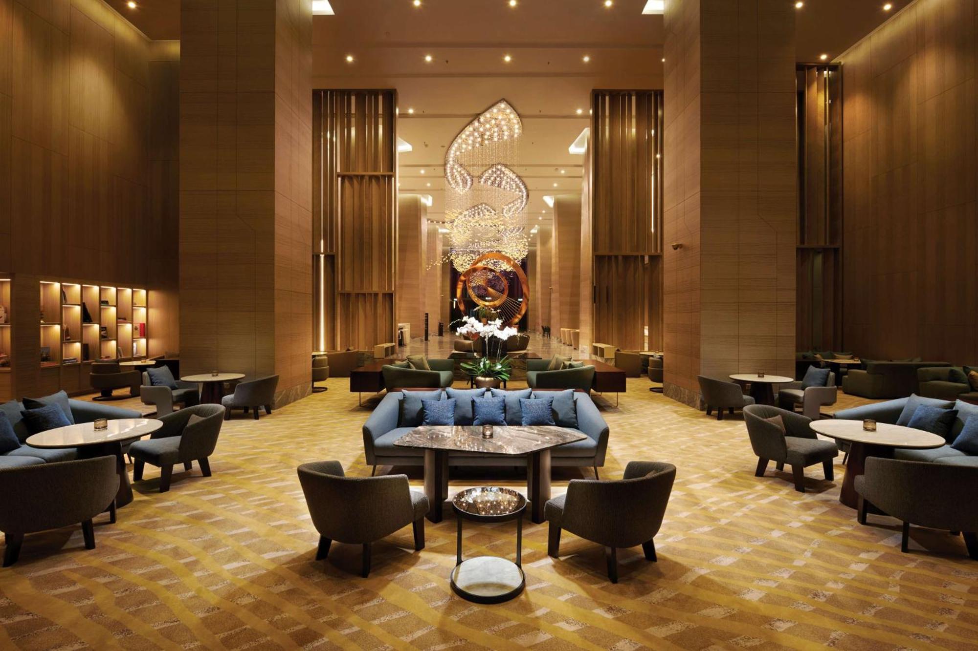 Doubletree By Hilton Shah Alam I-City Buitenkant foto The lobby of the hotel