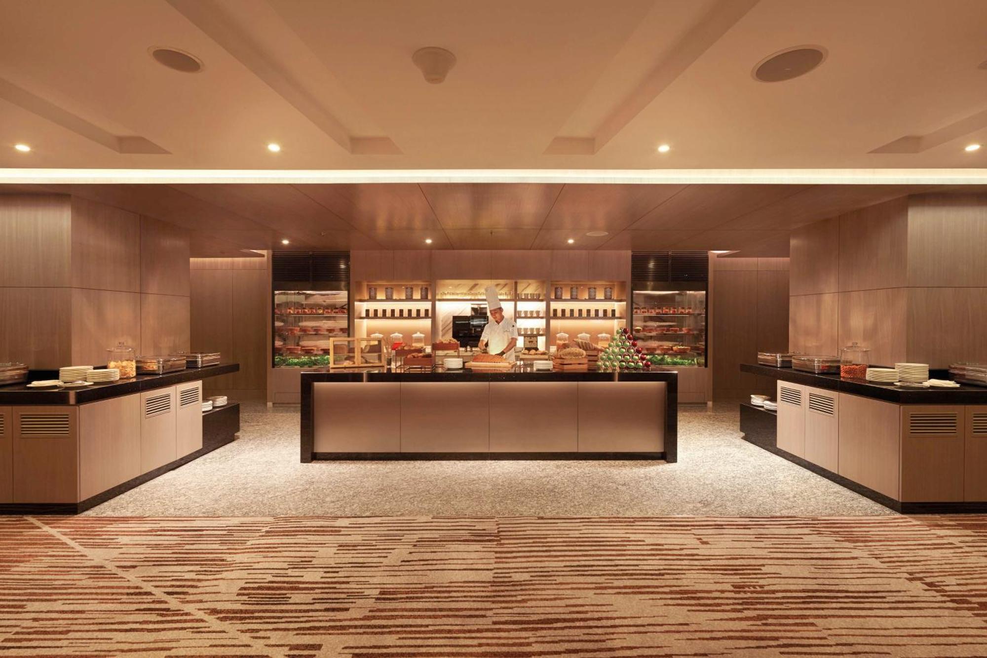 Doubletree By Hilton Shah Alam I-City Buitenkant foto The new lounge at Hong Kong International Airport